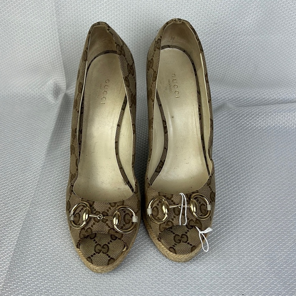Gucci monogram peep toe horsebit wedge 38/ 8